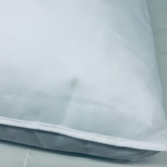 QUINCE Premium Down Alternative Pillow Soft Standard 4021 - Picture 12 of 13